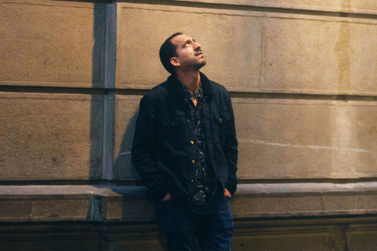 El cantautor peruano Santiago Montenegro explora la nostalgia en “Belleza Marciana” su nuevo single