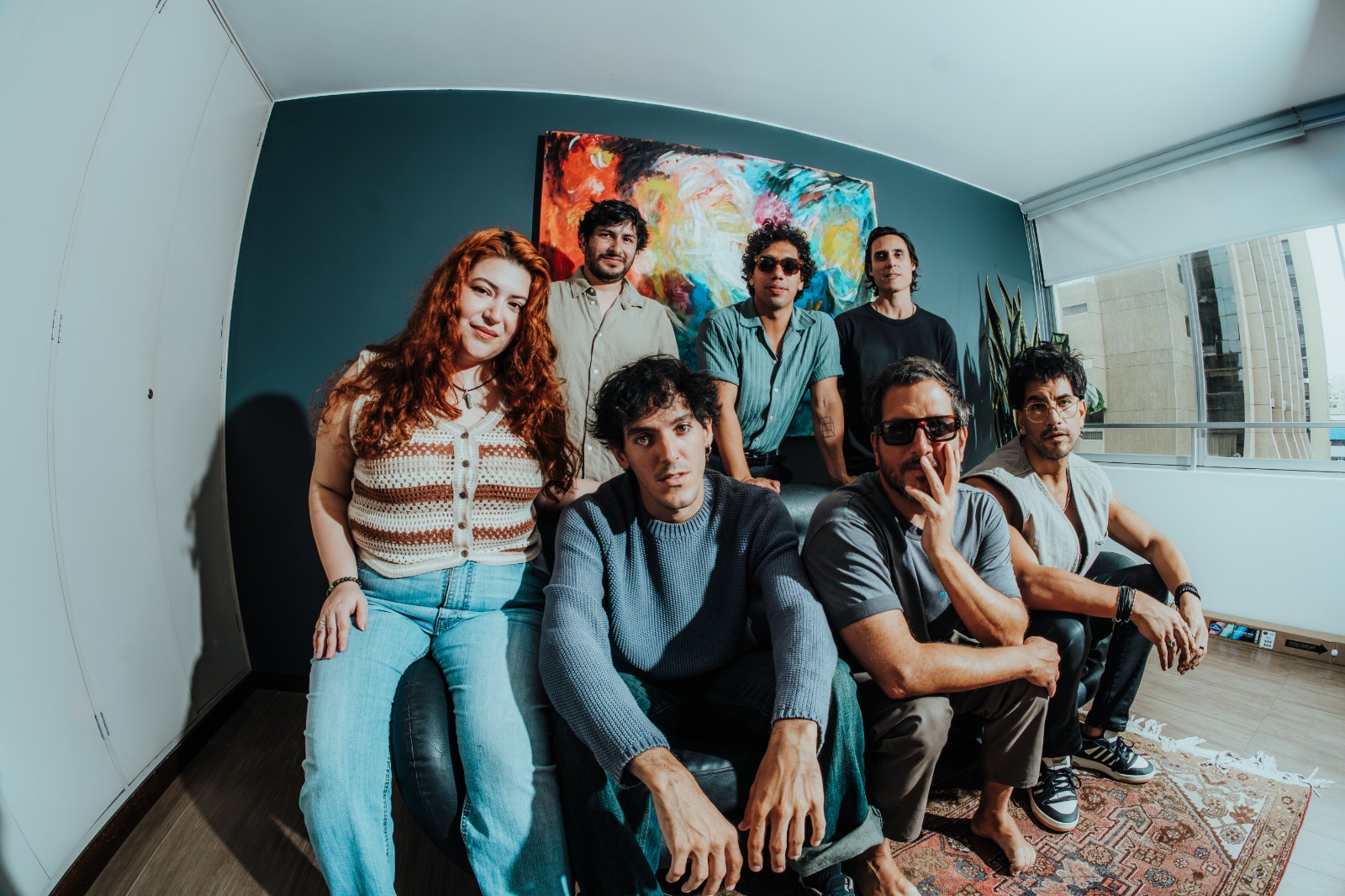 Autobús musicaliza el deseo de quedarse en su nuevo sencillo «Brillando otra vez» junto a Charlie VTW